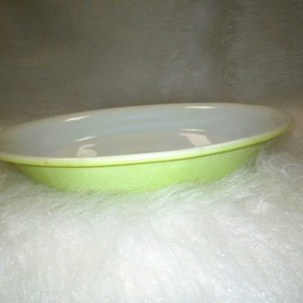PYREX 209 Lime Green 8.5 inch pie plate